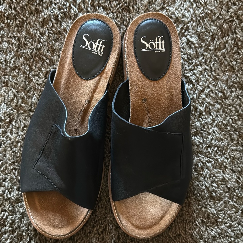 Söfft Black Open-Toe Slide Sandals